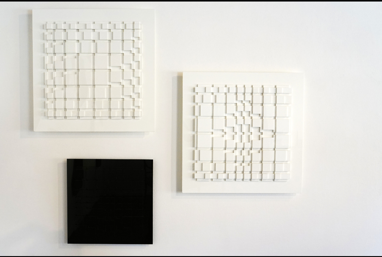 HD SCHRADER - QUADRATREIHUNGEN - plexiglas weiss - 70x70cm - schwarz - 50x50cm - 1971 - foto|gwa