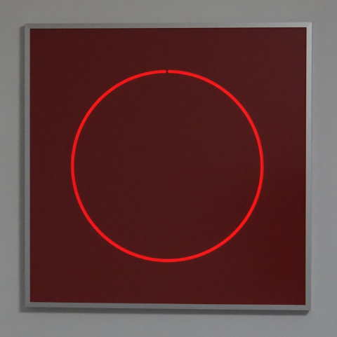 HELLMUT BRUCH - Unterbrochene Kontinuität - rotes fluoreszierendes acrylglas - 2014 - 50x50x0,3cm - P/T