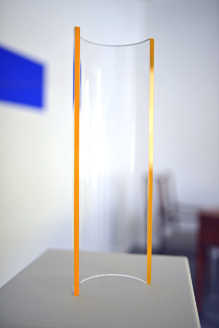 HELLMUT BRUCH - Offener Zylinder mit Farbtransfer - farbloses acrylglas mit folie - 2012 - 2/3